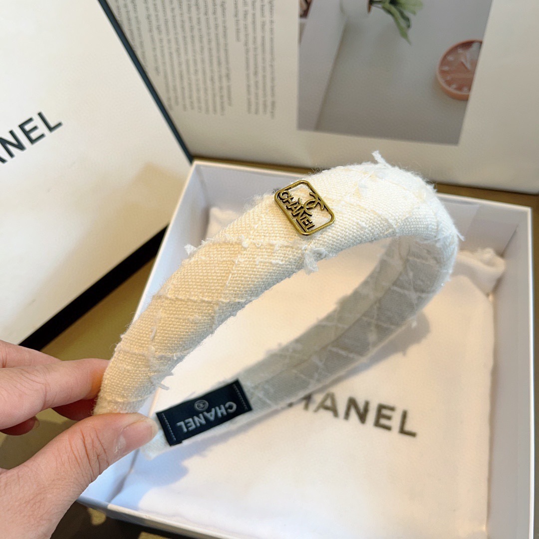 配包装
CHANEL（香奈儿）最新款小香发箍，新品巨显脸小头箍，网红爆款推荐 搭配高端双Ｃlogo ，超