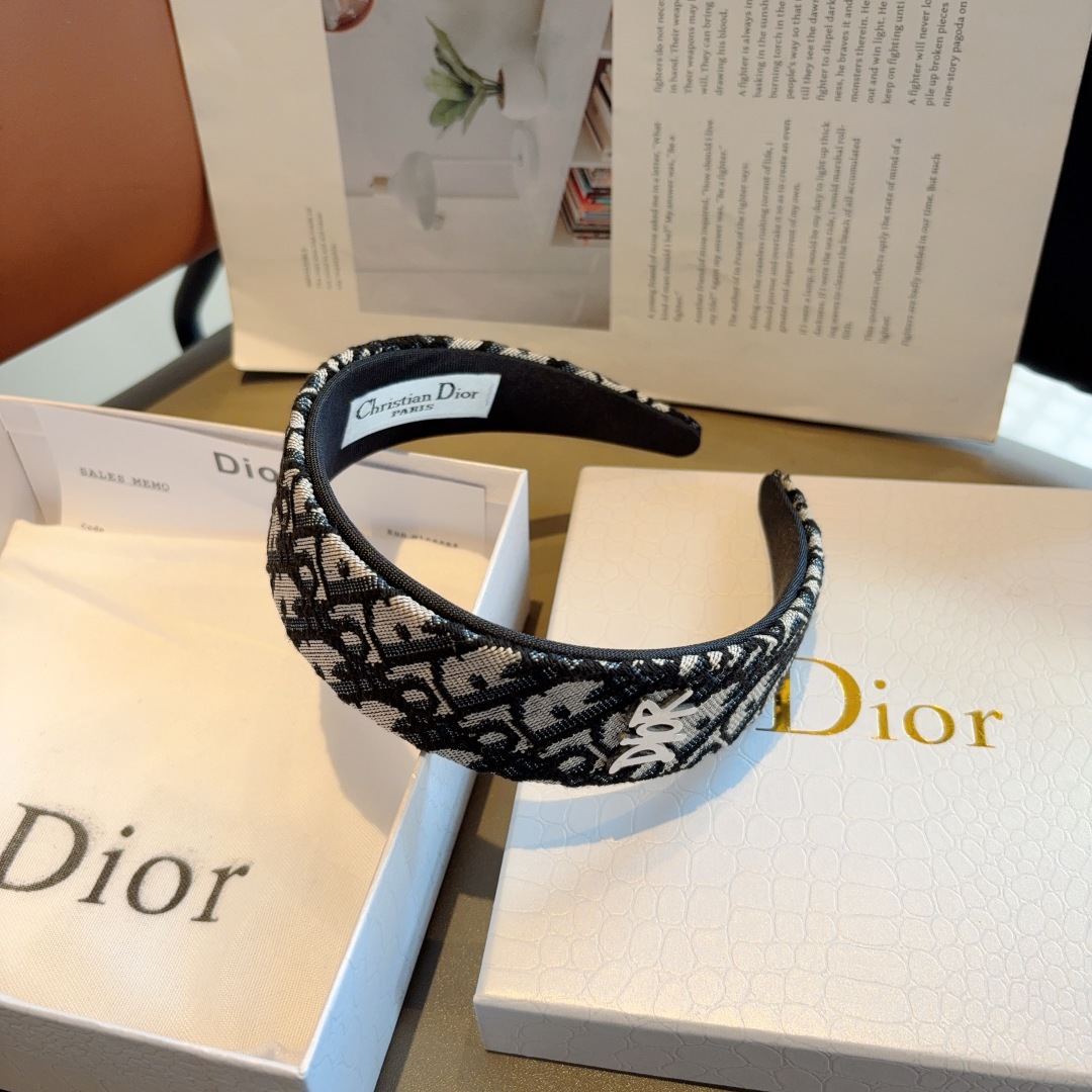 配包装
Dior（迪奥） 经典新款高版本双层大牌发箍, 网红爆款D字母防滑头箍、让你的魅力绽放 清新淑女