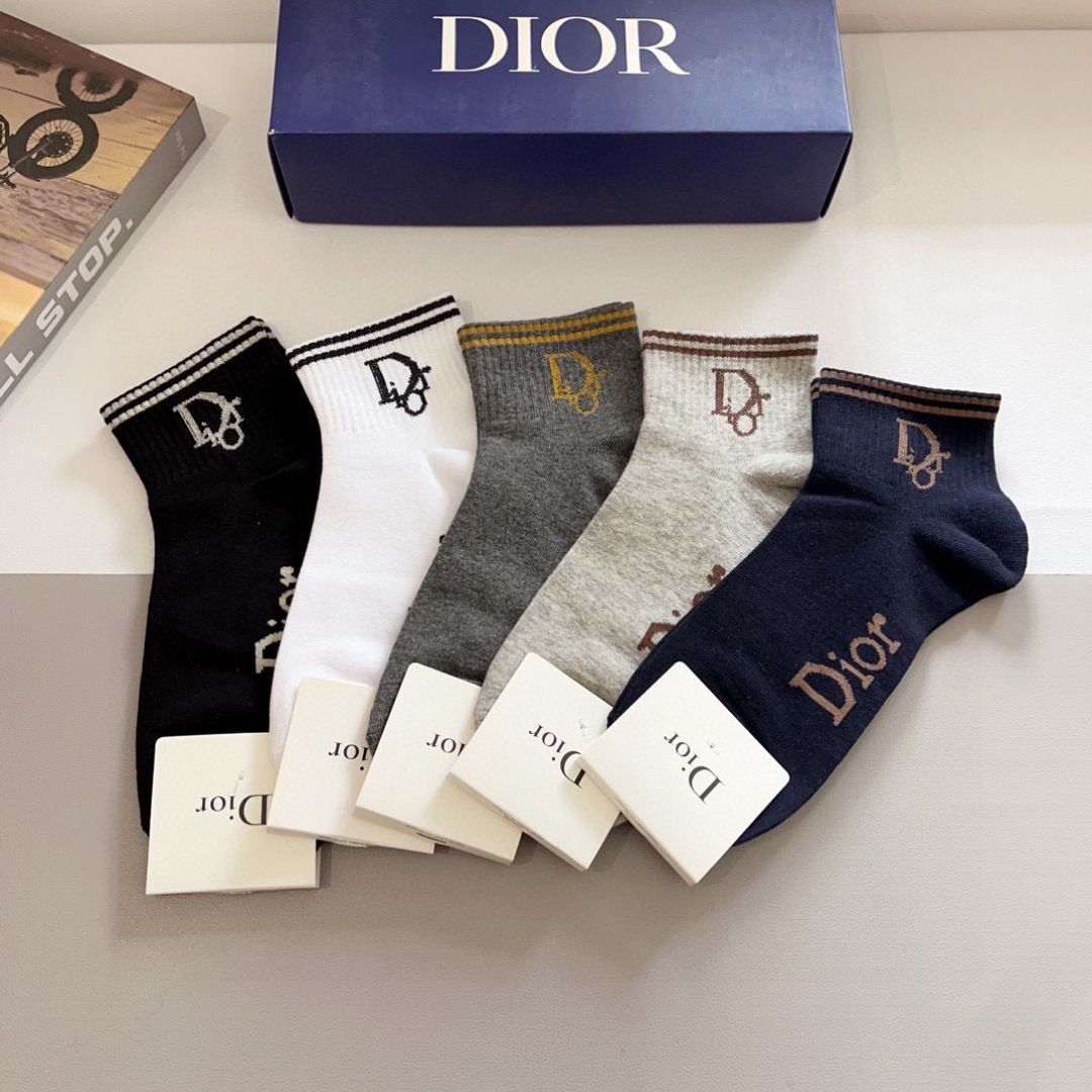配包装（一盒5双）
Dior 迪奥 新款字母罗口长筒袜子！爆款字母专柜同步长筒袜，💛大牌出街，潮人必备🔥