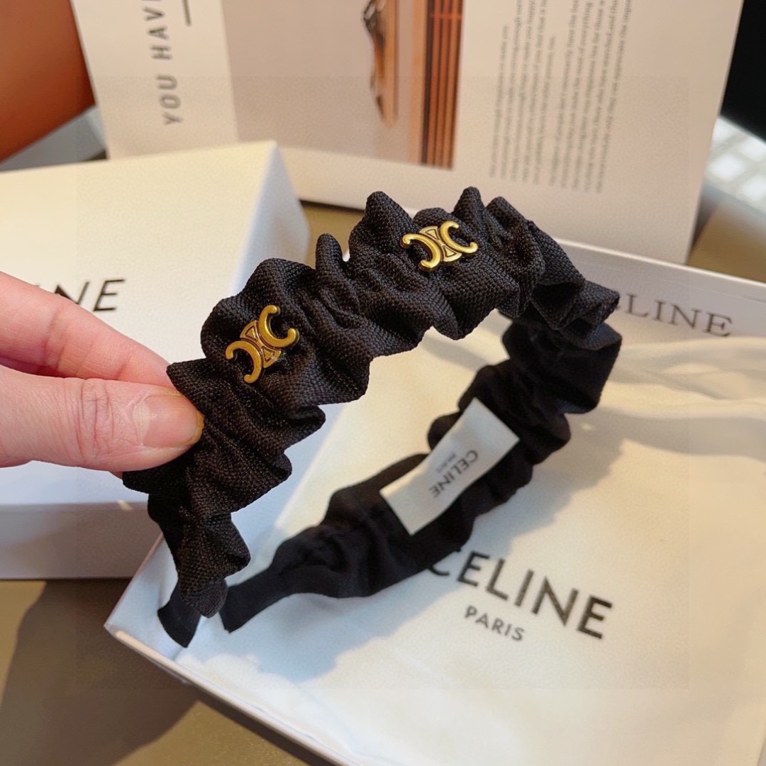配包装
CELINE（赛琳）网红爆款，佩戴舒适无压力，造型搭配必备！非常时尚百搭！女神必备！名媛范儿。