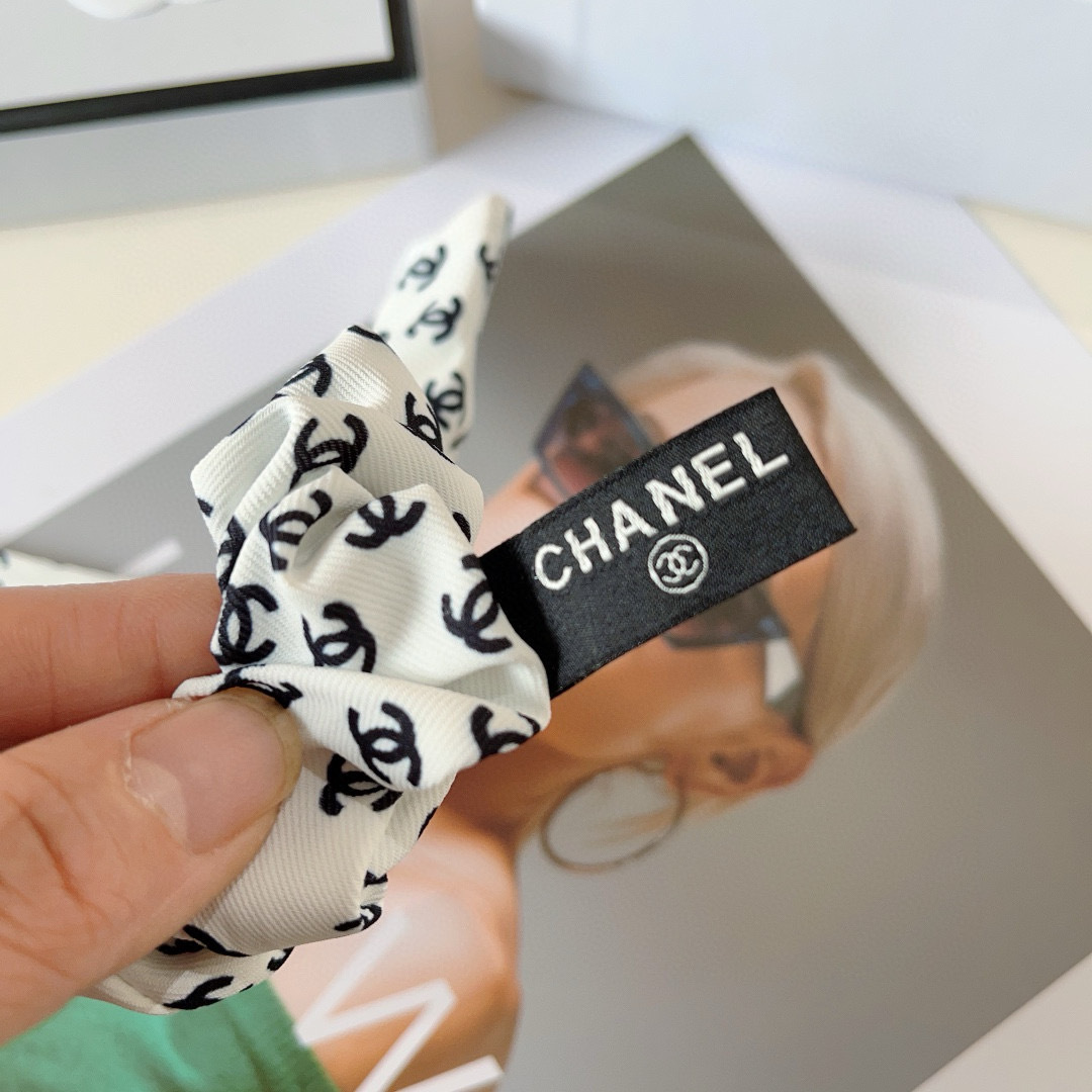 配包装
CHANEL 香奈儿字母飘带马尾发圈 蝴蝶结肠圈，高档韩版小香风皮筋，经典花型设计， 高端大气，