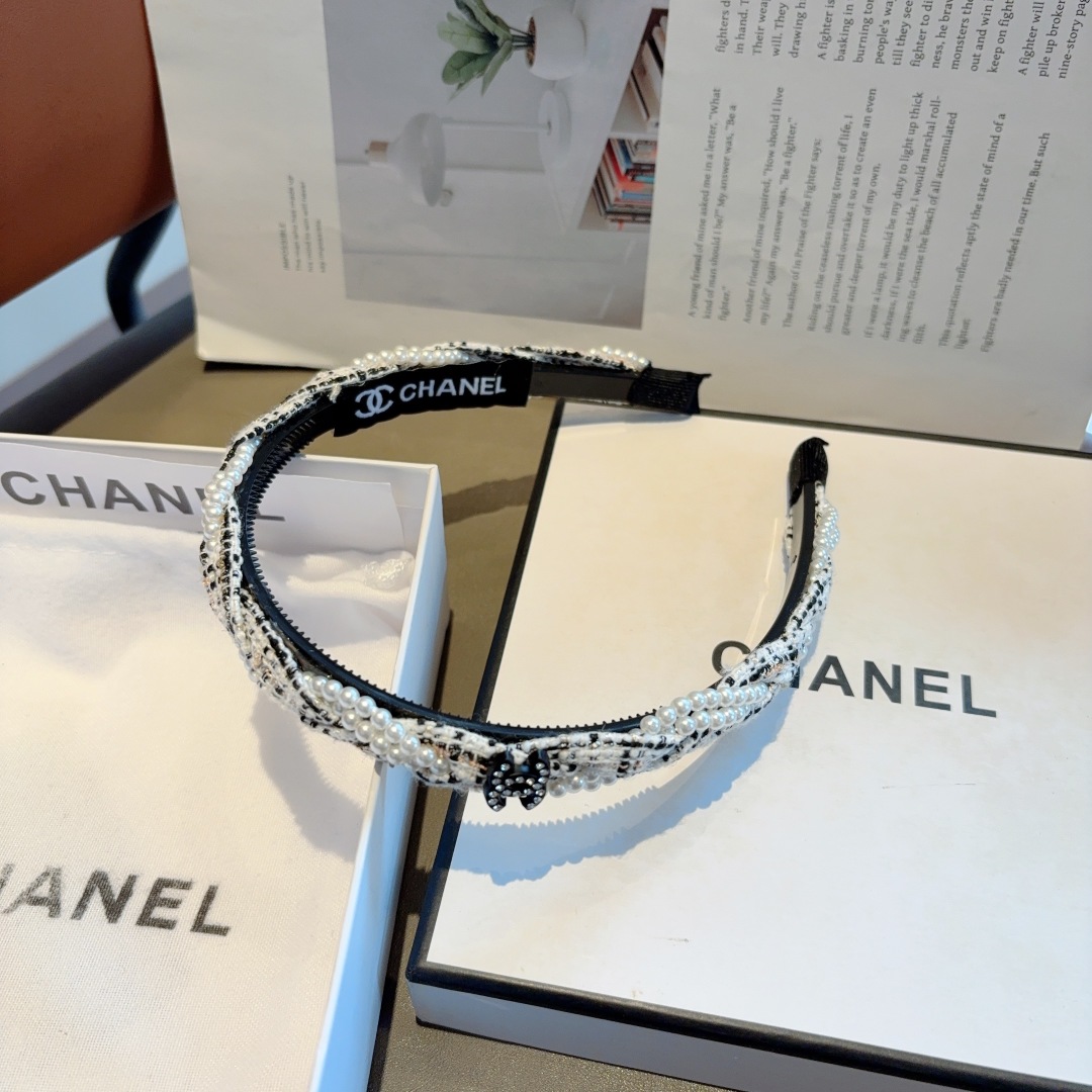 配包装
CHANEL（香奈儿）新款精美字母发箍，复古网红爆款头箍 搭配高端材质，超精致，时尚高级感百搭款