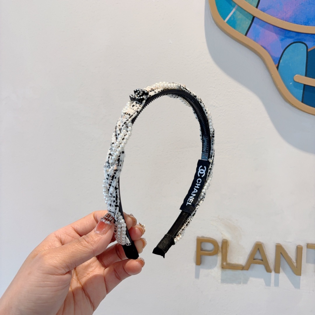 配包装
CHANEL（香奈儿）新款精美字母发箍，复古网红爆款头箍 搭配高端材质，超精致，时尚高级感百搭款