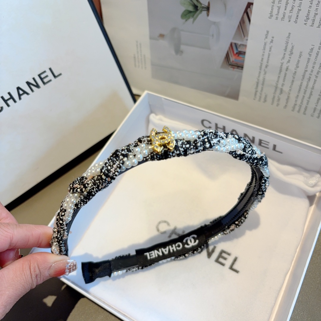 配包装
CHANEL（香奈儿）新款精美字母发箍，复古网红爆款头箍 搭配高端材质，超精致，时尚高级感百搭款
