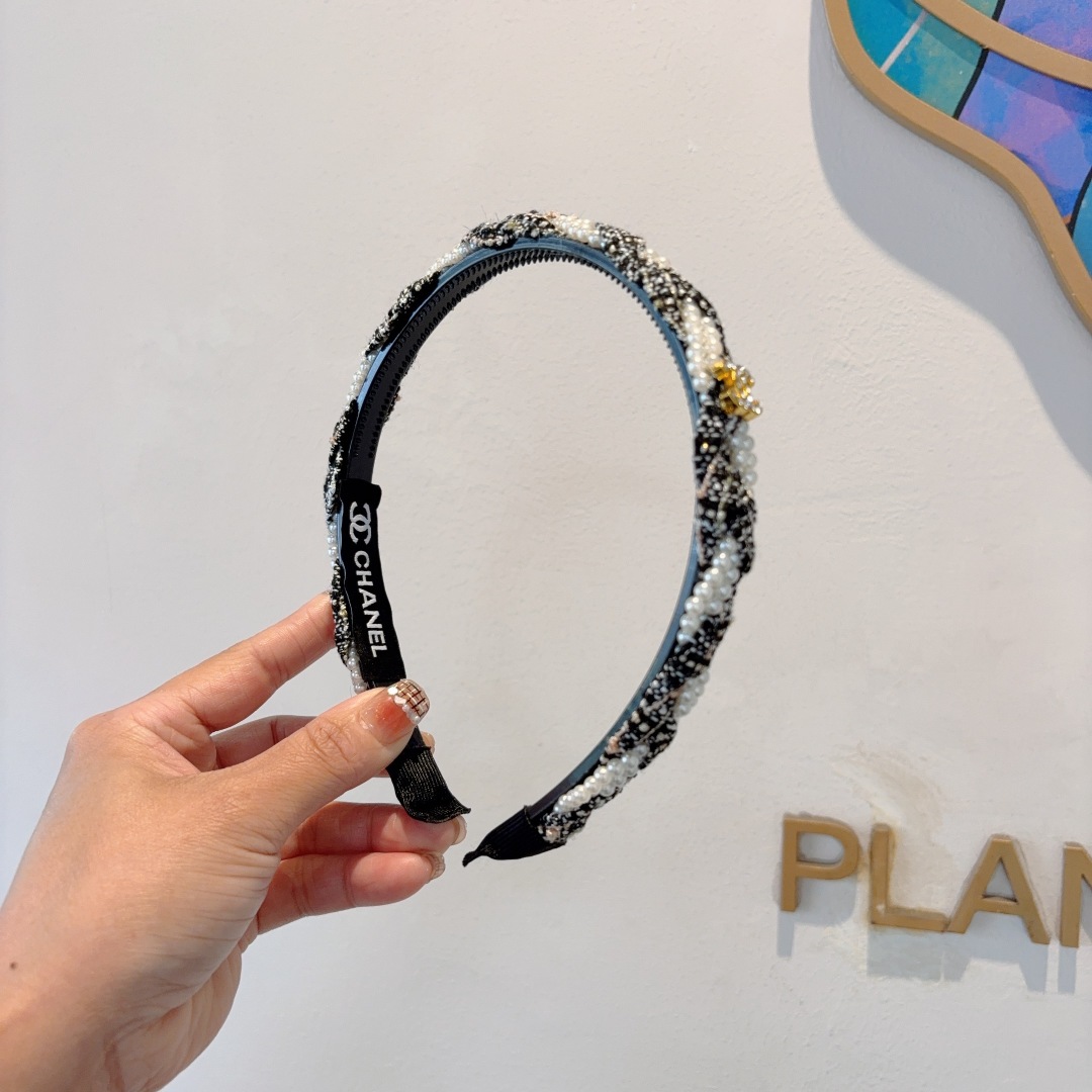 配包装
CHANEL（香奈儿）新款精美字母发箍，复古网红爆款头箍 搭配高端材质，超精致，时尚高级感百搭款