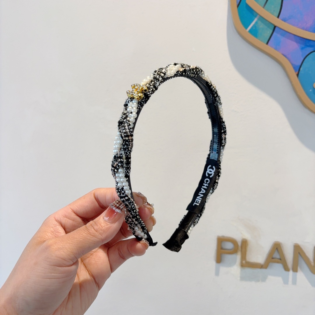 配包装
CHANEL（香奈儿）新款精美字母发箍，复古网红爆款头箍 搭配高端材质，超精致，时尚高级感百搭款