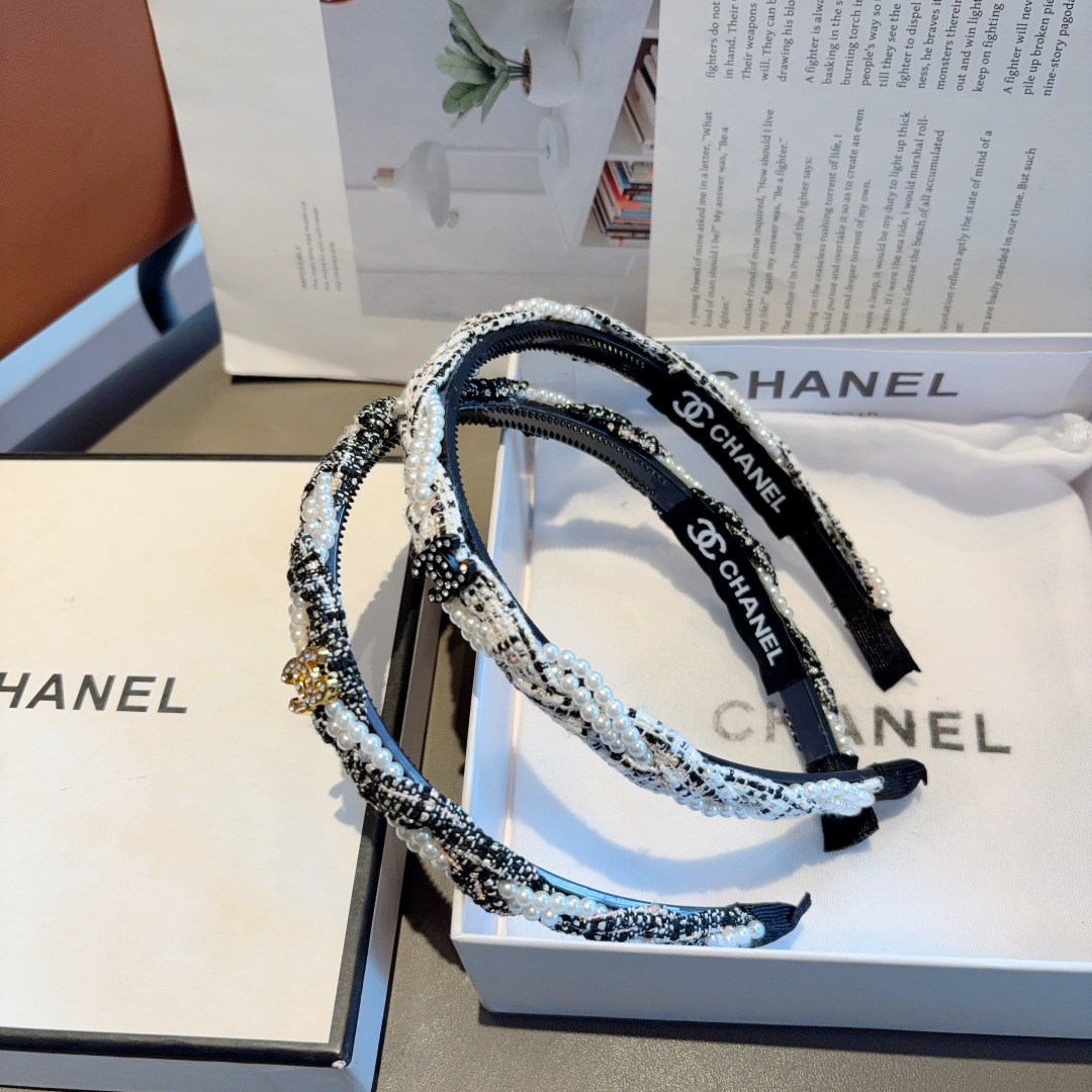 配包装
CHANEL（香奈儿）新款精美字母发箍，复古网红爆款头箍 搭配高端材质，超精致，时尚高级感百搭款