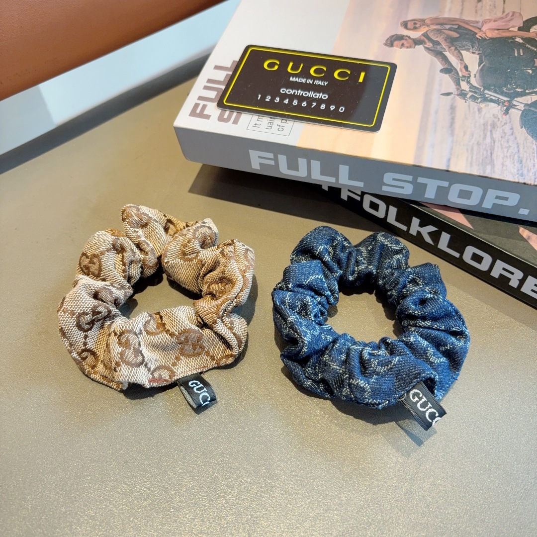 配包装
Gucci古奇 双G经典款发圈皮筋 精致佩戴舒适无压力，造型搭配必备！非常时尚百搭！名媛范儿。女