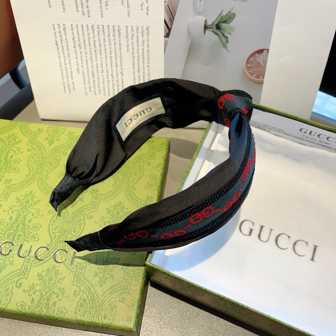 配包装
Gucci古奇 网红经典新款宽版发箍，女神必备单品头箍，非常百搭，时尚潮流！