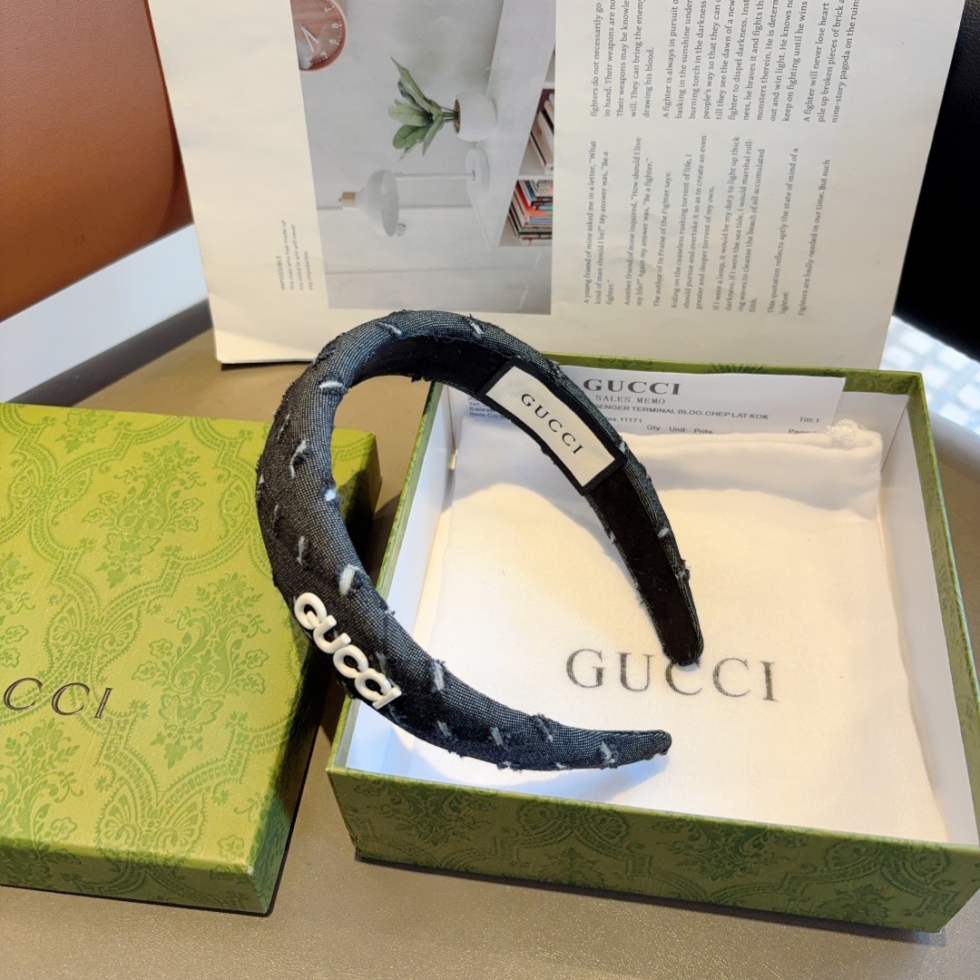 配包装
Gucci古奇 明星经典新款牛仔布发箍，女神必备单品头箍，非常百搭，时尚潮流！