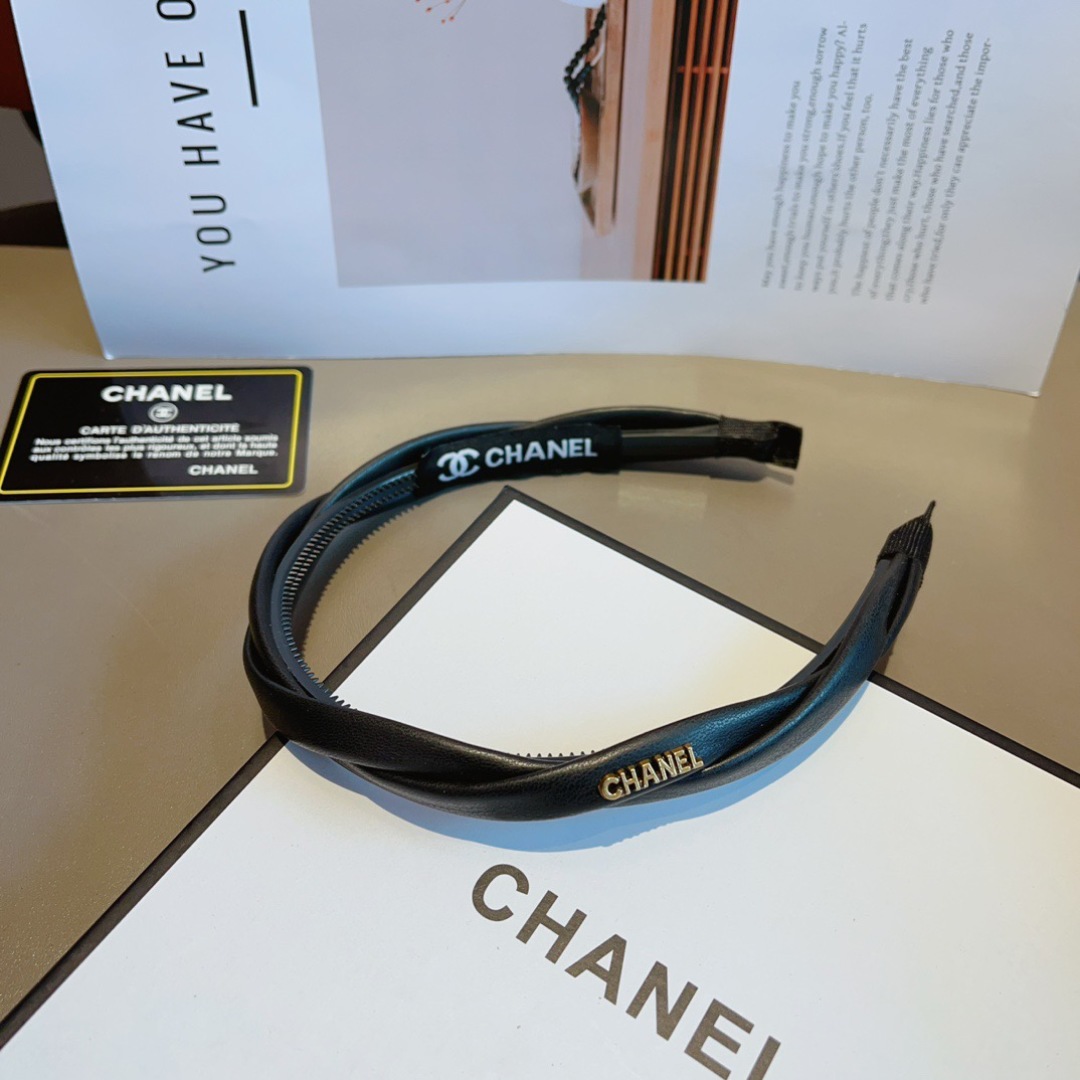 配包装
CHANEL（香奈儿）最新款小香羊皮发箍，复古头箍，网红爆款推荐 搭配高端材质，超精致，时尚百搭