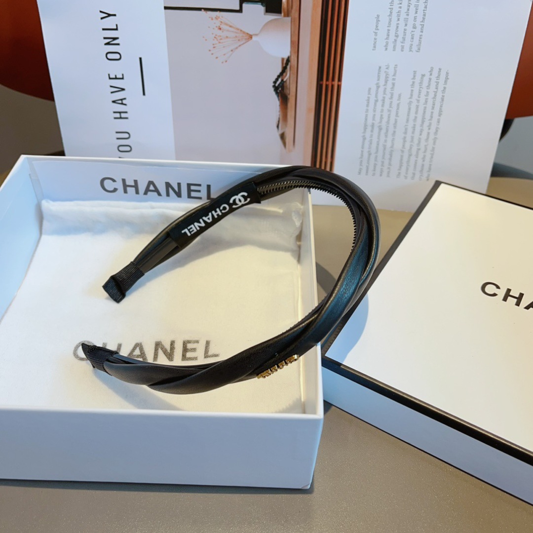 配包装
CHANEL（香奈儿）最新款小香羊皮发箍，复古头箍，网红爆款推荐 搭配高端材质，超精致，时尚百搭