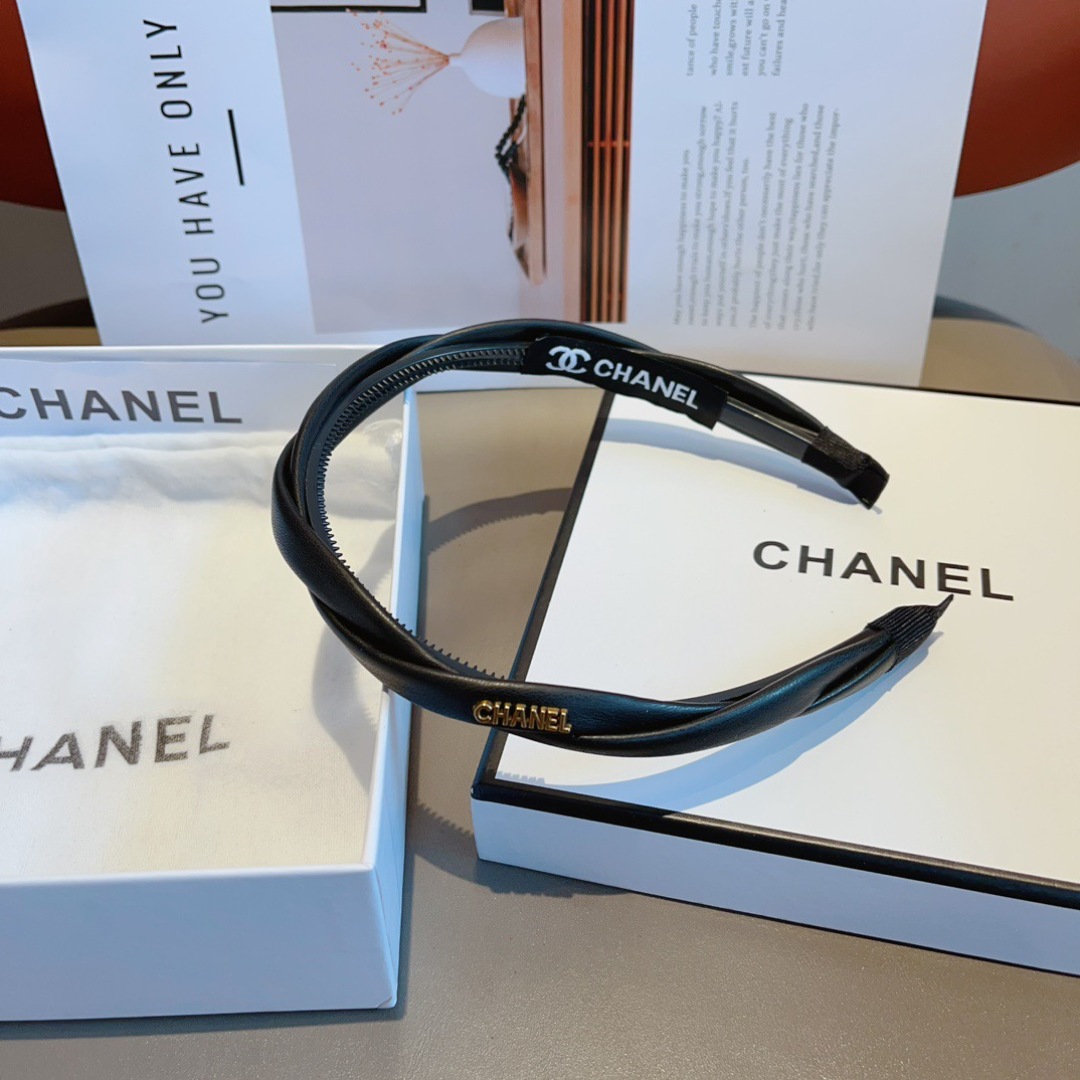 配包装
CHANEL（香奈儿）最新款小香羊皮发箍，复古头箍，网红爆款推荐 搭配高端材质，超精致，时尚百搭