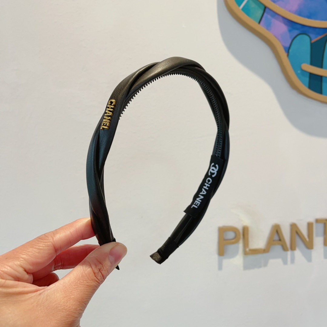 配包装
CHANEL（香奈儿）最新款小香羊皮发箍，复古头箍，网红爆款推荐 搭配高端材质，超精致，时尚百搭