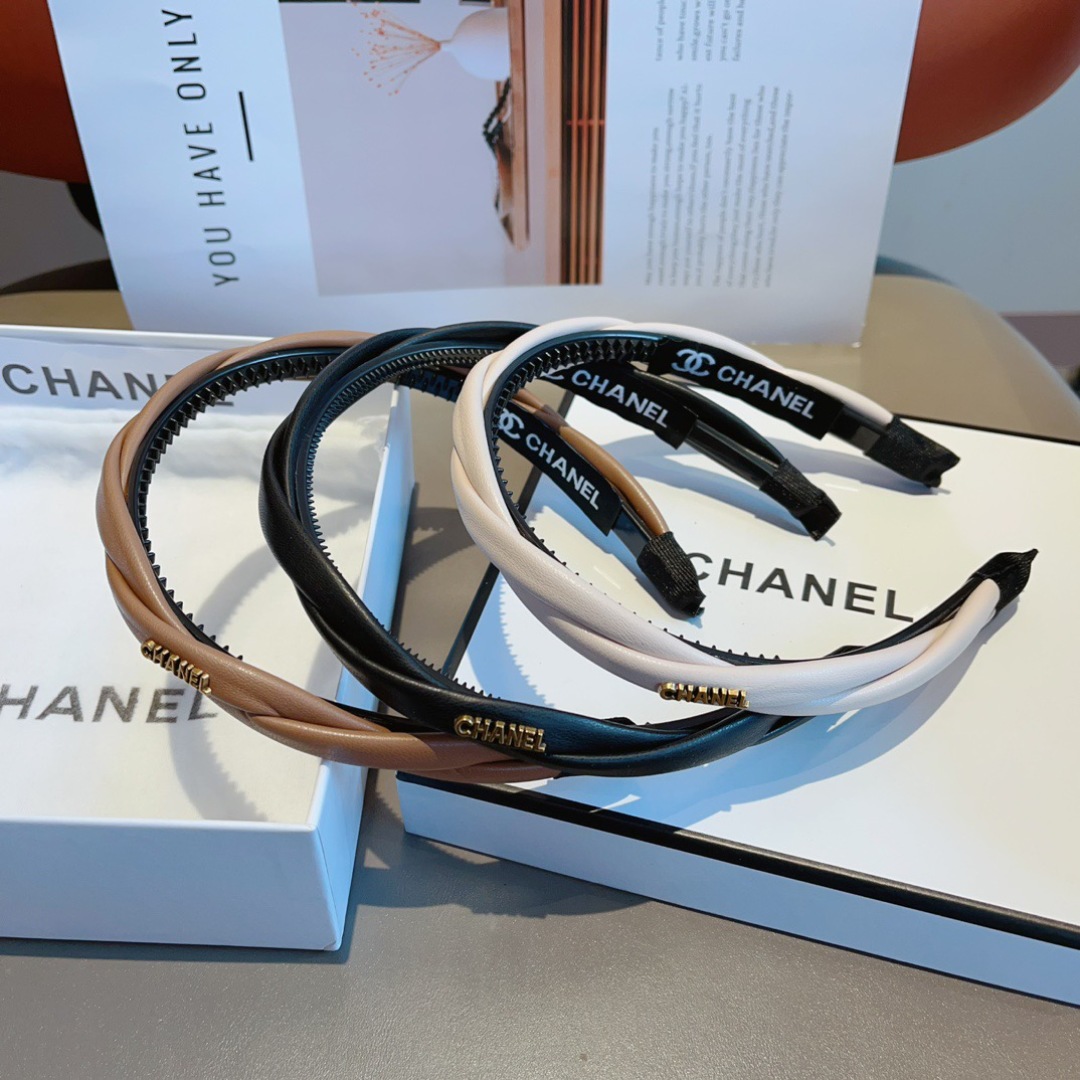 配包装
CHANEL（香奈儿）最新款小香羊皮发箍，复古头箍，网红爆款推荐 搭配高端材质，超精致，时尚百搭