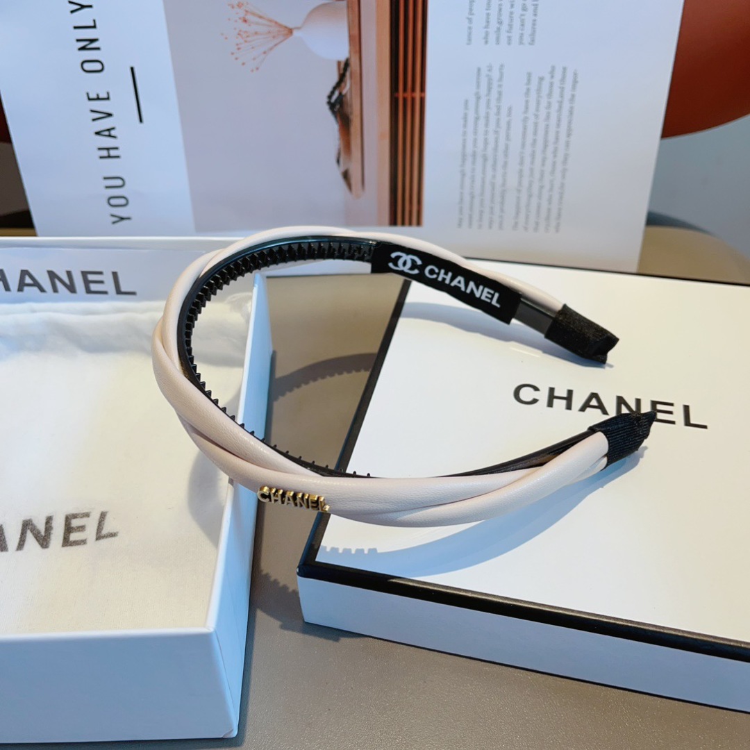 配包装
CHANEL（香奈儿）最新款小香羊皮发箍，复古头箍，网红爆款推荐 搭配高端材质，超精致，时尚百搭