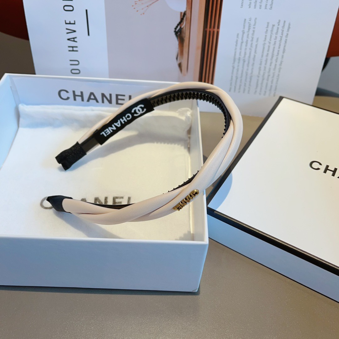配包装
CHANEL（香奈儿）最新款小香羊皮发箍，复古头箍，网红爆款推荐 搭配高端材质，超精致，时尚百搭