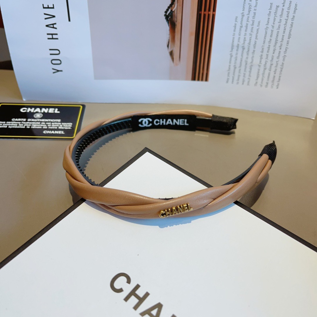 配包装
CHANEL（香奈儿）最新款小香羊皮发箍，复古头箍，网红爆款推荐 搭配高端材质，超精致，时尚百搭