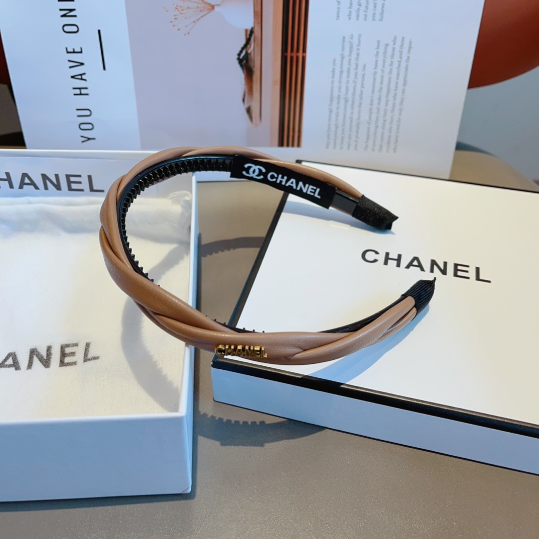 配包装
CHANEL（香奈儿）最新款小香羊皮发箍，复古头箍，网红爆款推荐 搭配高端材质，超精致，时尚百搭