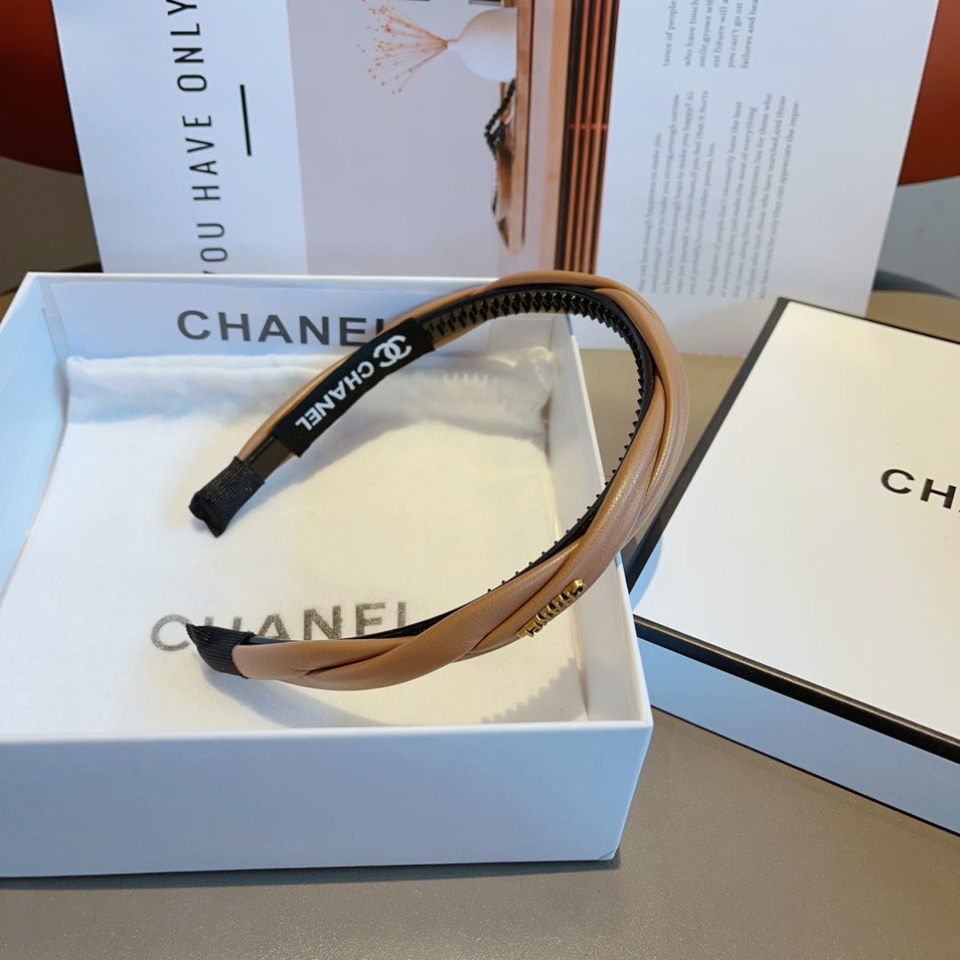 配包装
CHANEL（香奈儿）最新款小香羊皮发箍，复古头箍，网红爆款推荐 搭配高端材质，超精致，时尚百搭