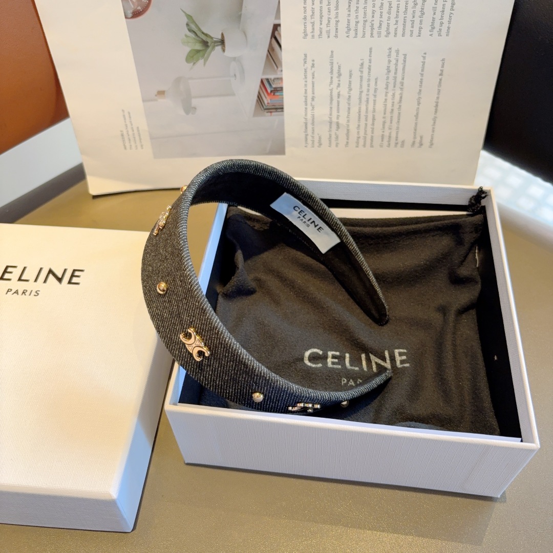 配包装
CELINE（赛琳）官方经典新款牛仔布发箍，女神必备头箍，非常舒时尚百搭，舒适潮流款！