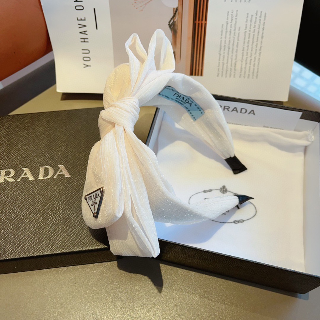 配包装
PRADA （普拉达） 欧美新款蝴蝶结潮流色彩发箍，明星同款 女神必备单品，非常百搭，时尚潮流，