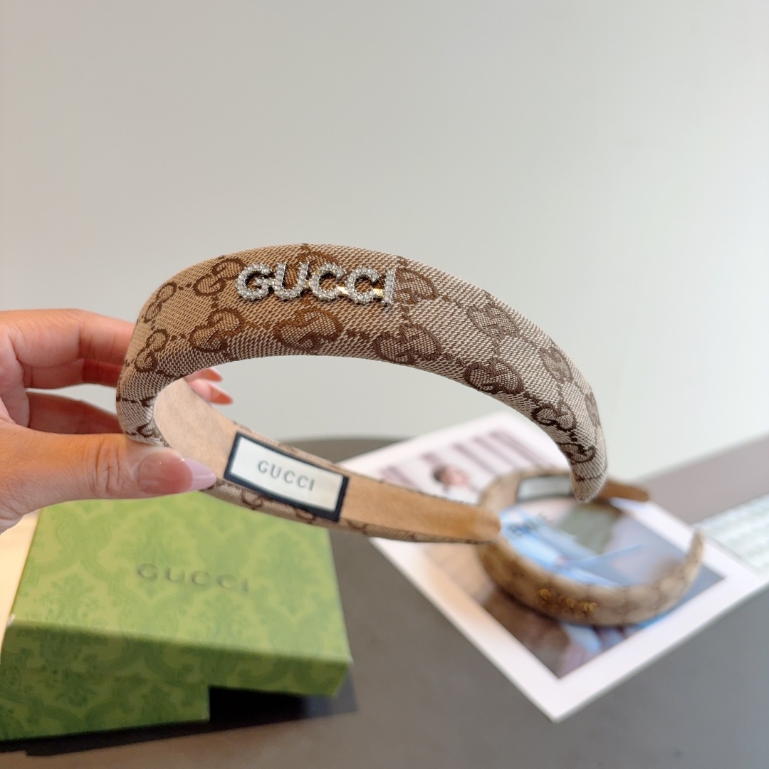 配包装
Gucci古奇 官方经典新款双G发箍，女神必备单品，非常百搭，时尚潮流