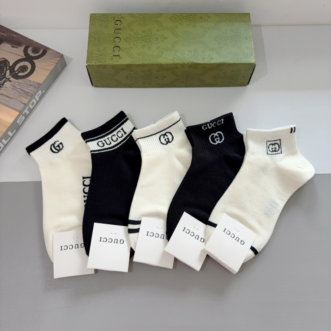 配包装（一盒5双）
GUCCI 古奇 新款短筒袜子！纯棉面料，火爆图案，专柜同步袜子，💛大牌出街，潮人必
