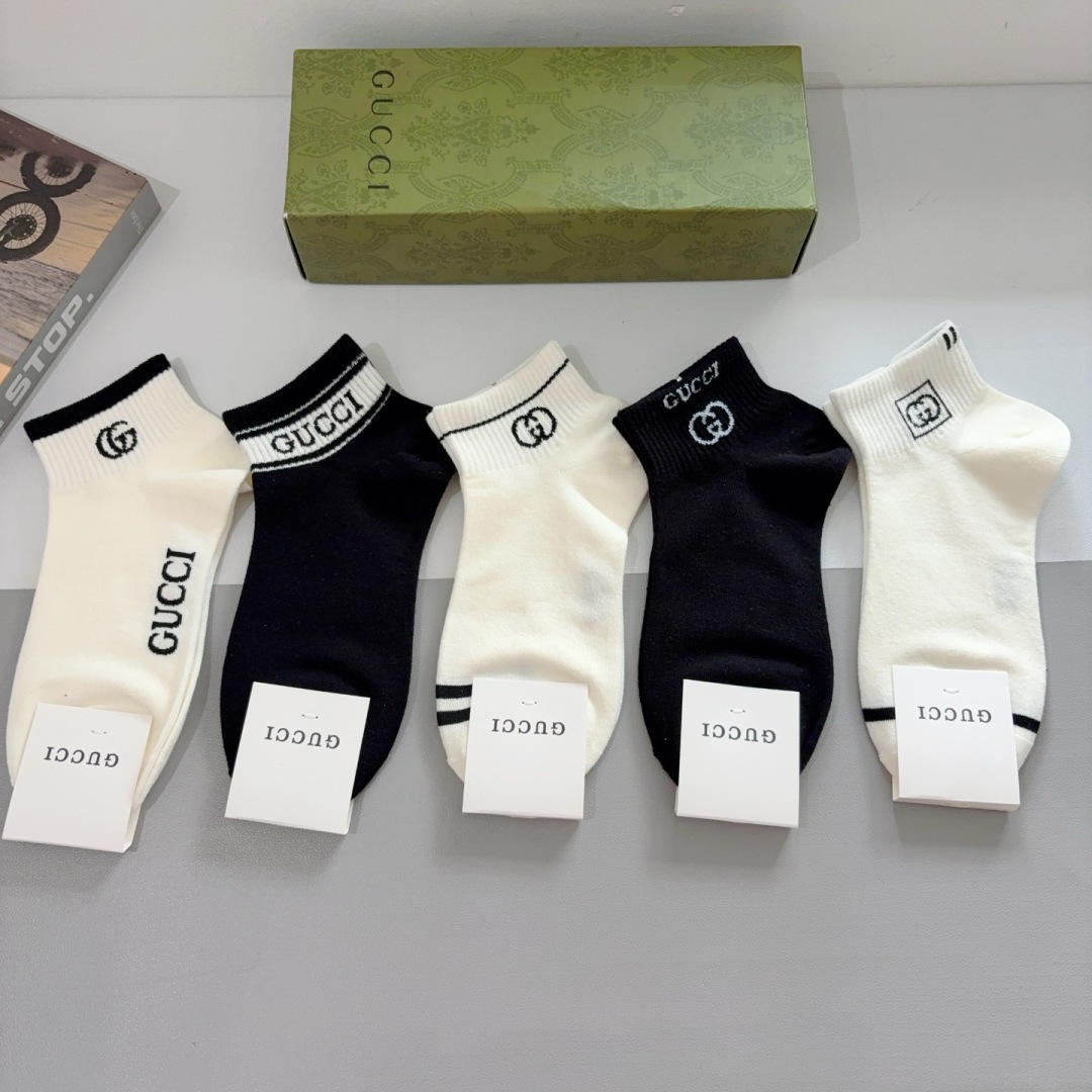 配包装（一盒5双）
GUCCI 古奇 新款短筒袜子！纯棉面料，火爆图案，专柜同步袜子，💛大牌出街，潮人必