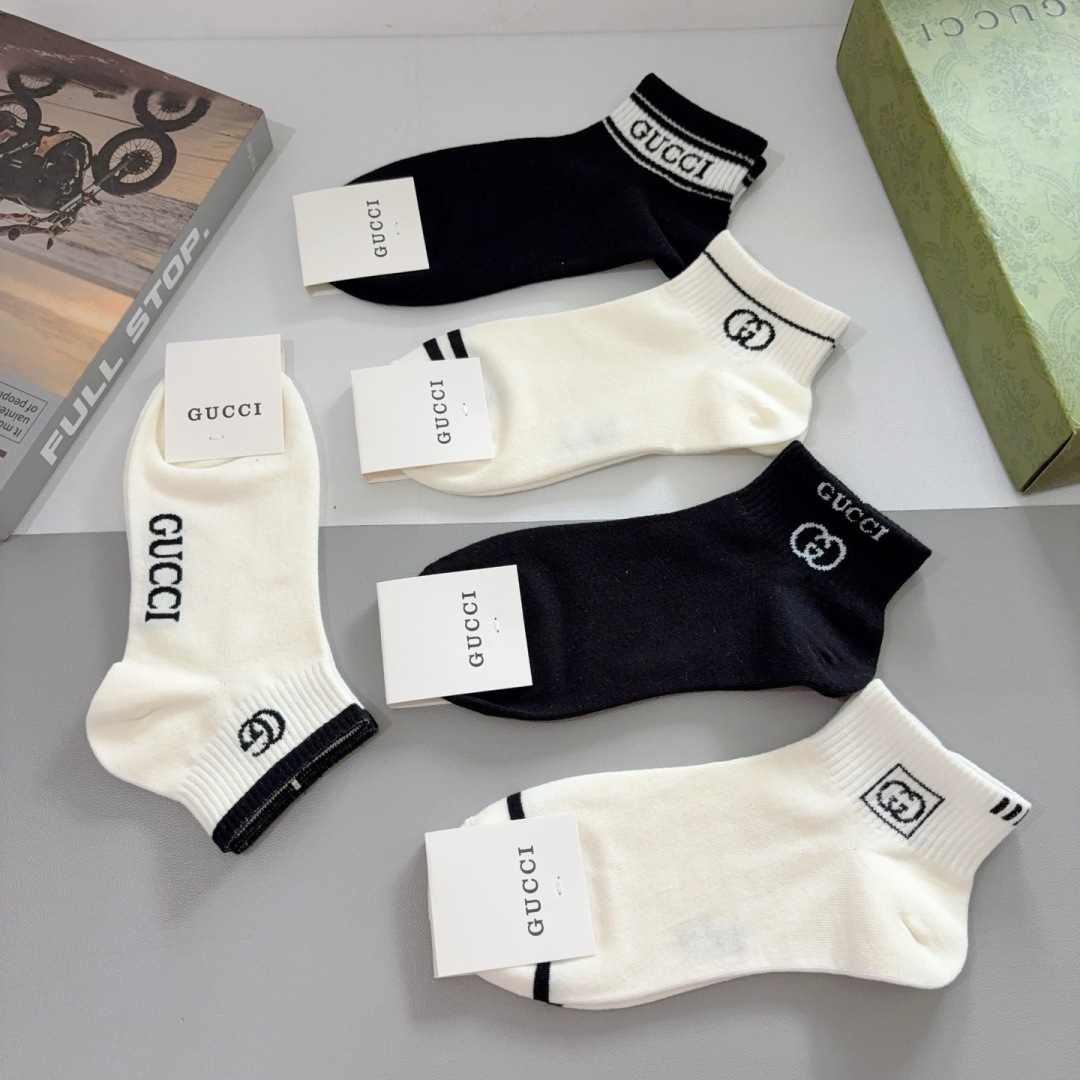 配包装（一盒5双）
GUCCI 古奇 新款短筒袜子！纯棉面料，火爆图案，专柜同步袜子，💛大牌出街，潮人必