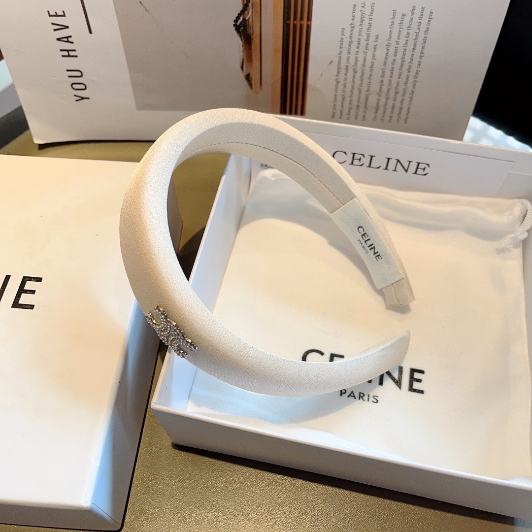 配包装
CELINE（赛琳）网红爆款，佩戴舒适无压力，造型搭配必备！非常时尚百搭！女神必备！名媛范儿。