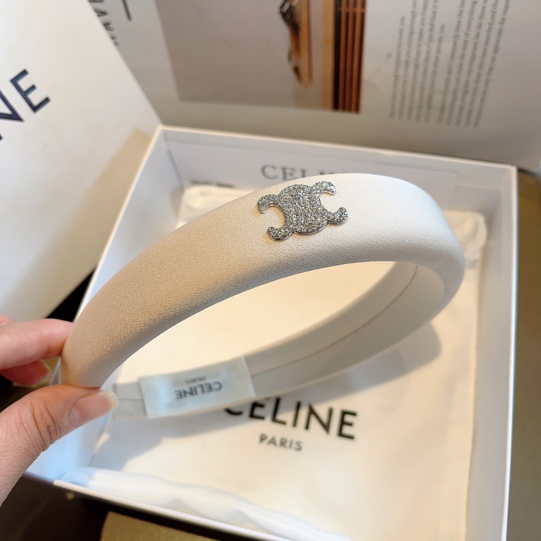 配包装
CELINE（赛琳）网红爆款，佩戴舒适无压力，造型搭配必备！非常时尚百搭！女神必备！名媛范儿。