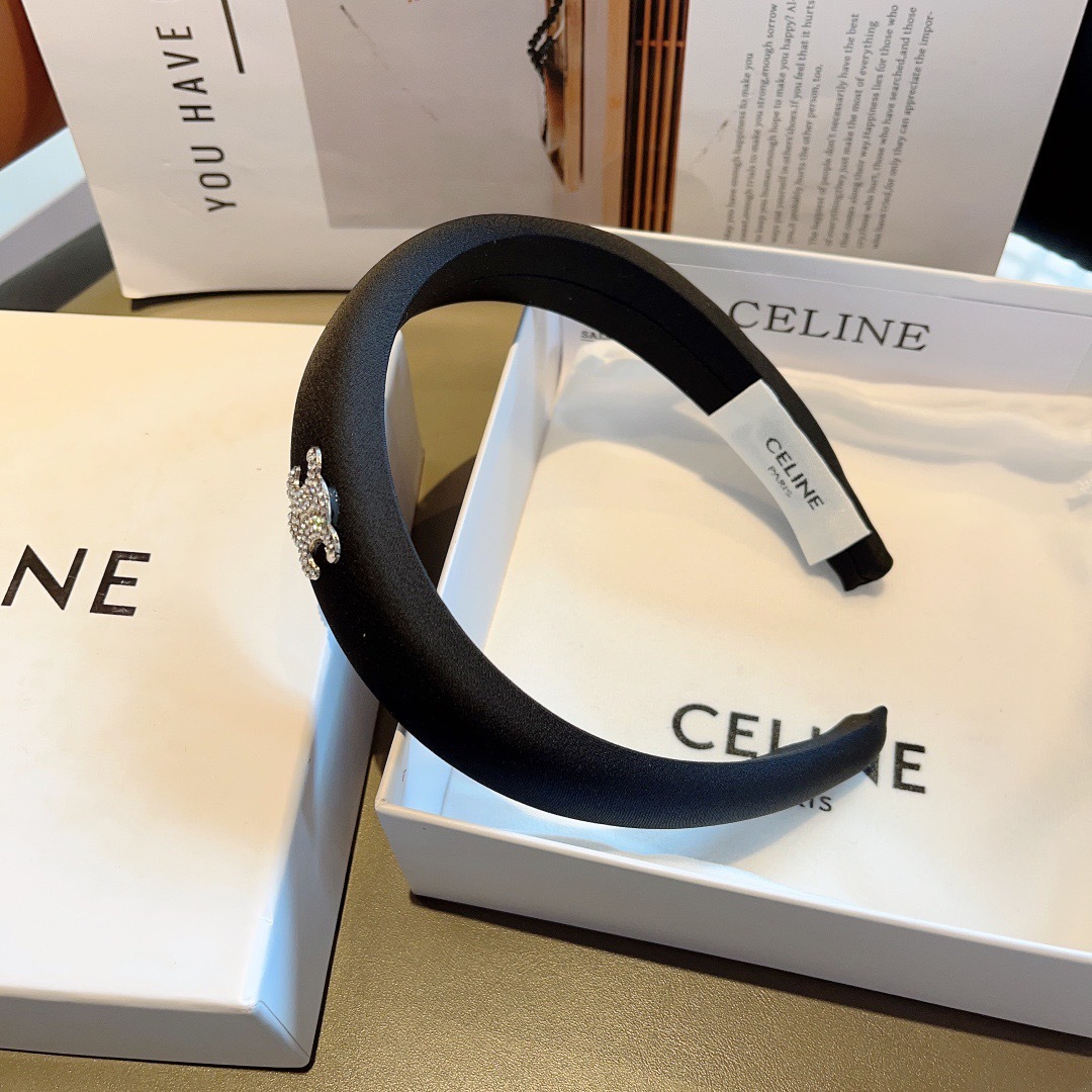 配包装
CELINE（赛琳）网红爆款，佩戴舒适无压力，造型搭配必备！非常时尚百搭！女神必备！名媛范儿。