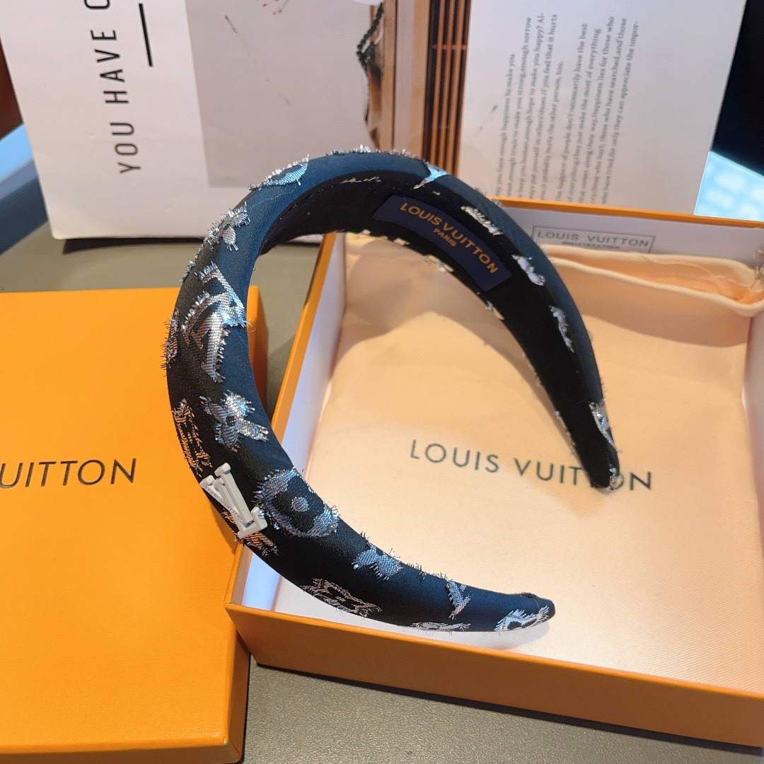 配包装
LV 路易威登 涂鸦火爆新款发箍，时尚可爱宽边头箍，专柜最新款来袭💕时尚百搭，女神必入  ！