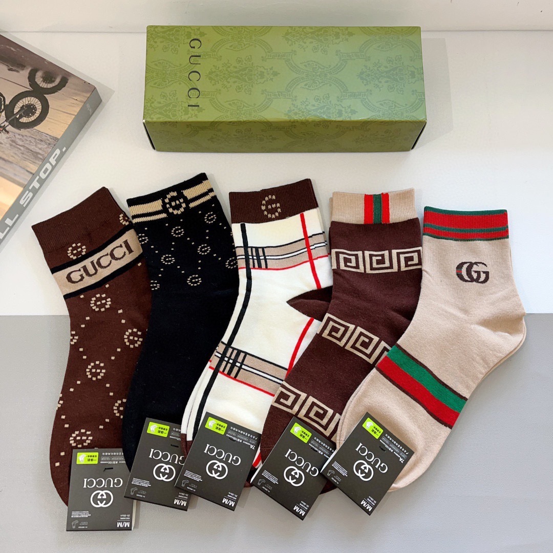 配包装（一盒5双）
 Gucci 古奇 新款中筒男款袜子，纯棉面料，潮人必备 ，Gucci 爆款，经典双