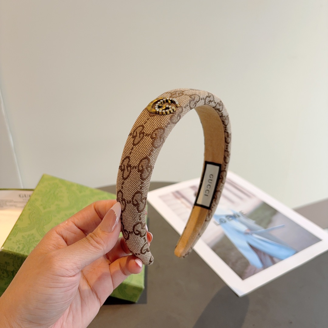 配包装
Gucci古奇 官方经典新款双G发箍，女神必备单品，非常百搭，时尚潮流