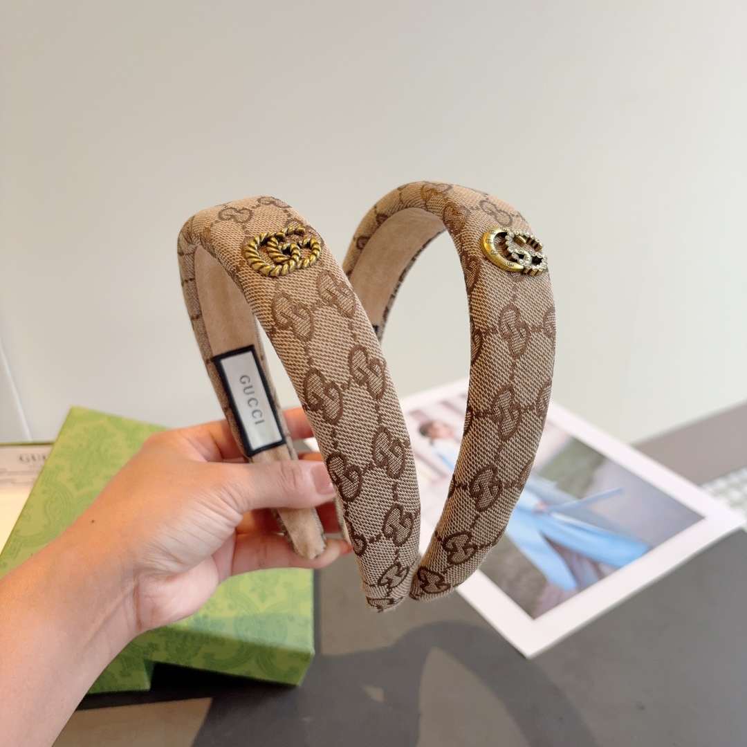 配包装
Gucci古奇 官方经典新款双G发箍，女神必备单品，非常百搭，时尚潮流