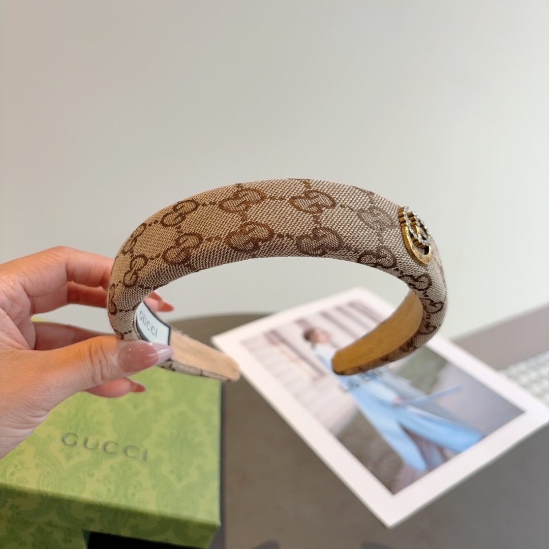 配包装
Gucci古奇 官方经典新款双G发箍，女神必备单品，非常百搭，时尚潮流