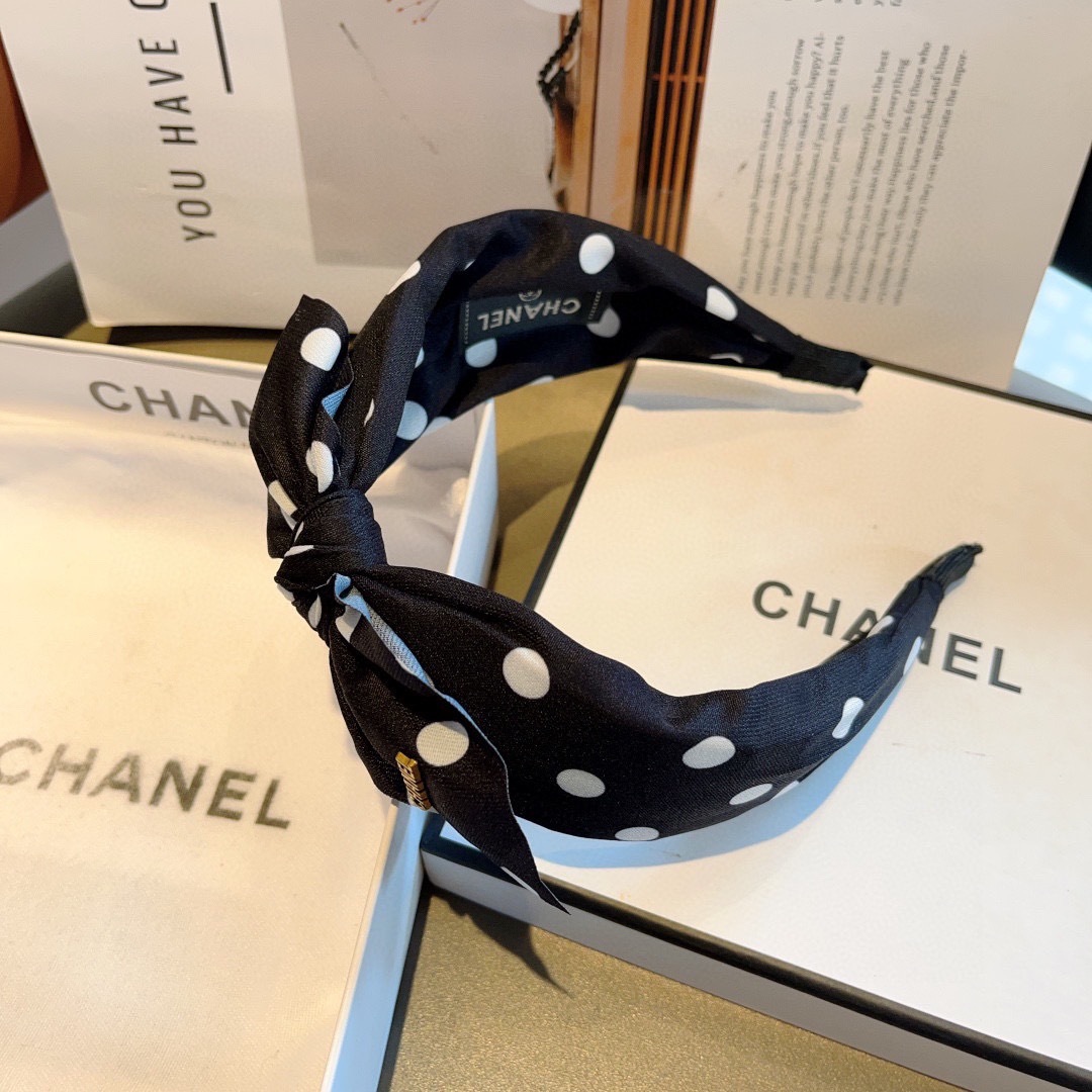 配包装
CHANEL（香奈儿）新款小香波点宽边发箍，复古头箍，网红爆款推荐 搭配高端材质，超精致，时尚百