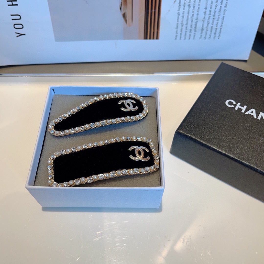 配包装 （一对）CHANEL （香奈儿） 高端新款植绒水钻珍珠气质发夹BB夹、经典字母logo边夹刘海夹
