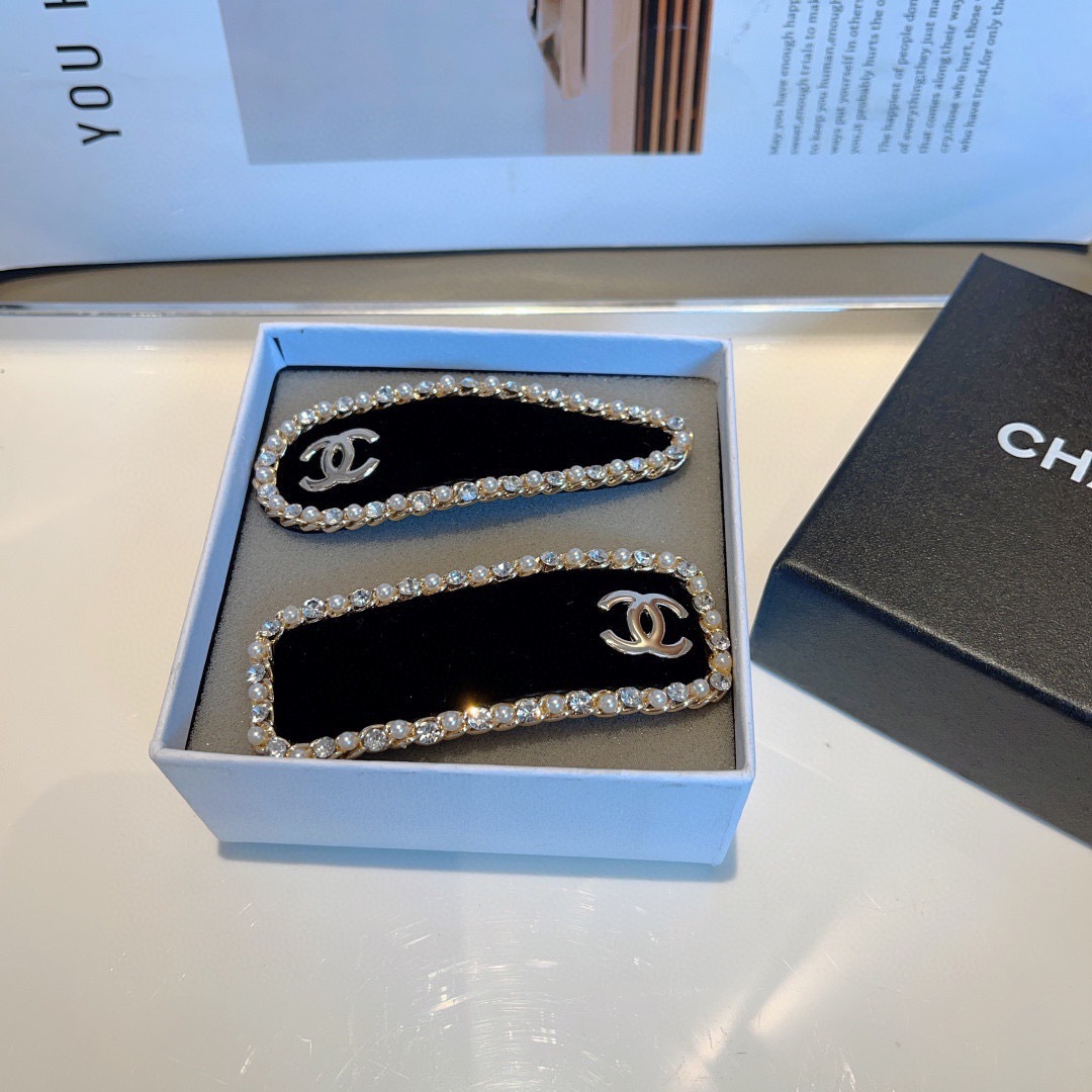 配包装 （一对）CHANEL （香奈儿） 高端新款植绒水钻珍珠气质发夹BB夹、经典字母logo边夹刘海夹