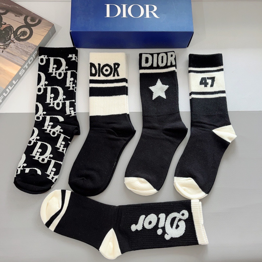 配包装（一盒5双）Dior 迪奥 新款字母罗口长筒袜子！爆款字母专柜同步长筒袜，💛大牌出街，潮人必备🔥超