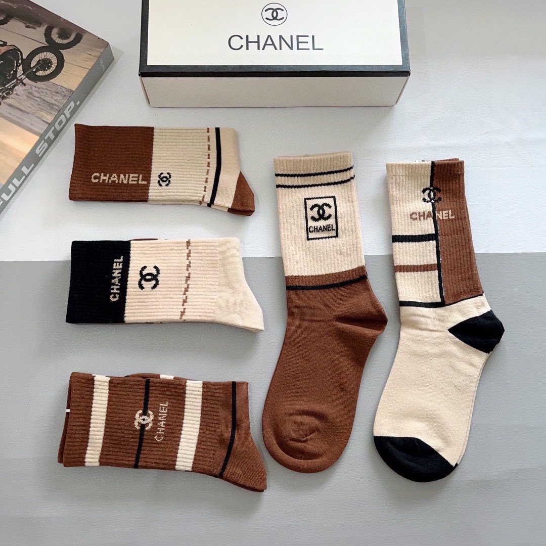 配包装（一盒5双）CHANEL 香奈儿经典袜子❗️高版本纯棉材质柔软长筒袜 秒杀市场普通货，经典的双C图