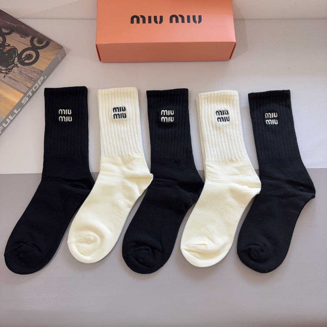 配包装【一盒5双】miumiu （缪缪）高版本刺绣长筒袜子🔥潮人必不可少的时尚专柜代购长筒袜子 ，超好搭