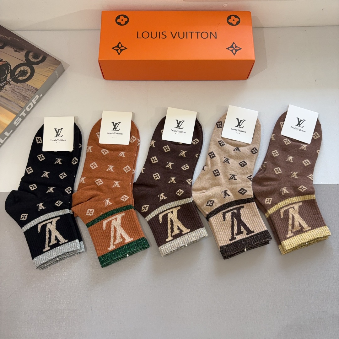 配包装（一盒5双） 🌟 LV 路易威登 超火爆小单品，纯棉面料，潮人必备 爆款，经典字母logo中筒袜，