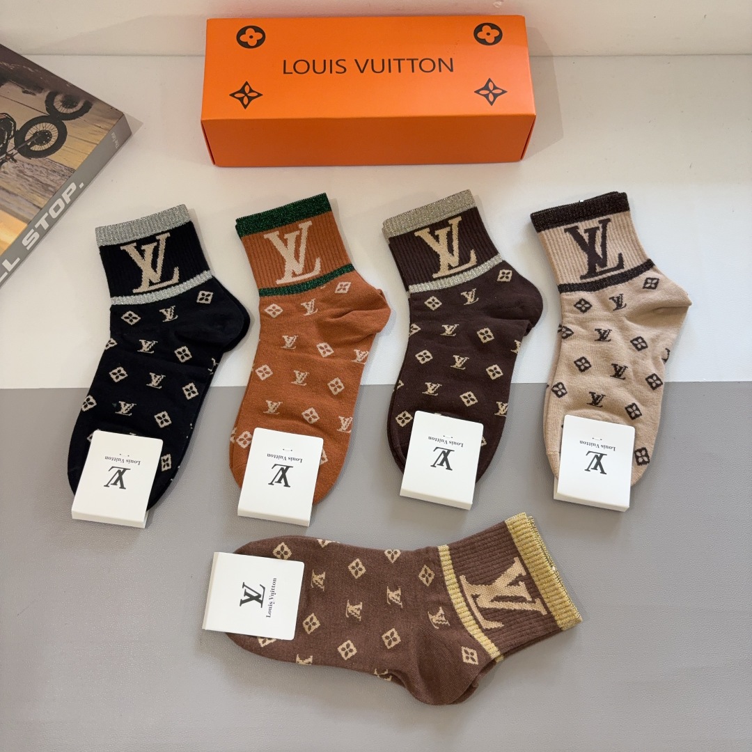 配包装（一盒5双） 🌟 LV 路易威登 超火爆小单品，纯棉面料，潮人必备 爆款，经典字母logo中筒袜，