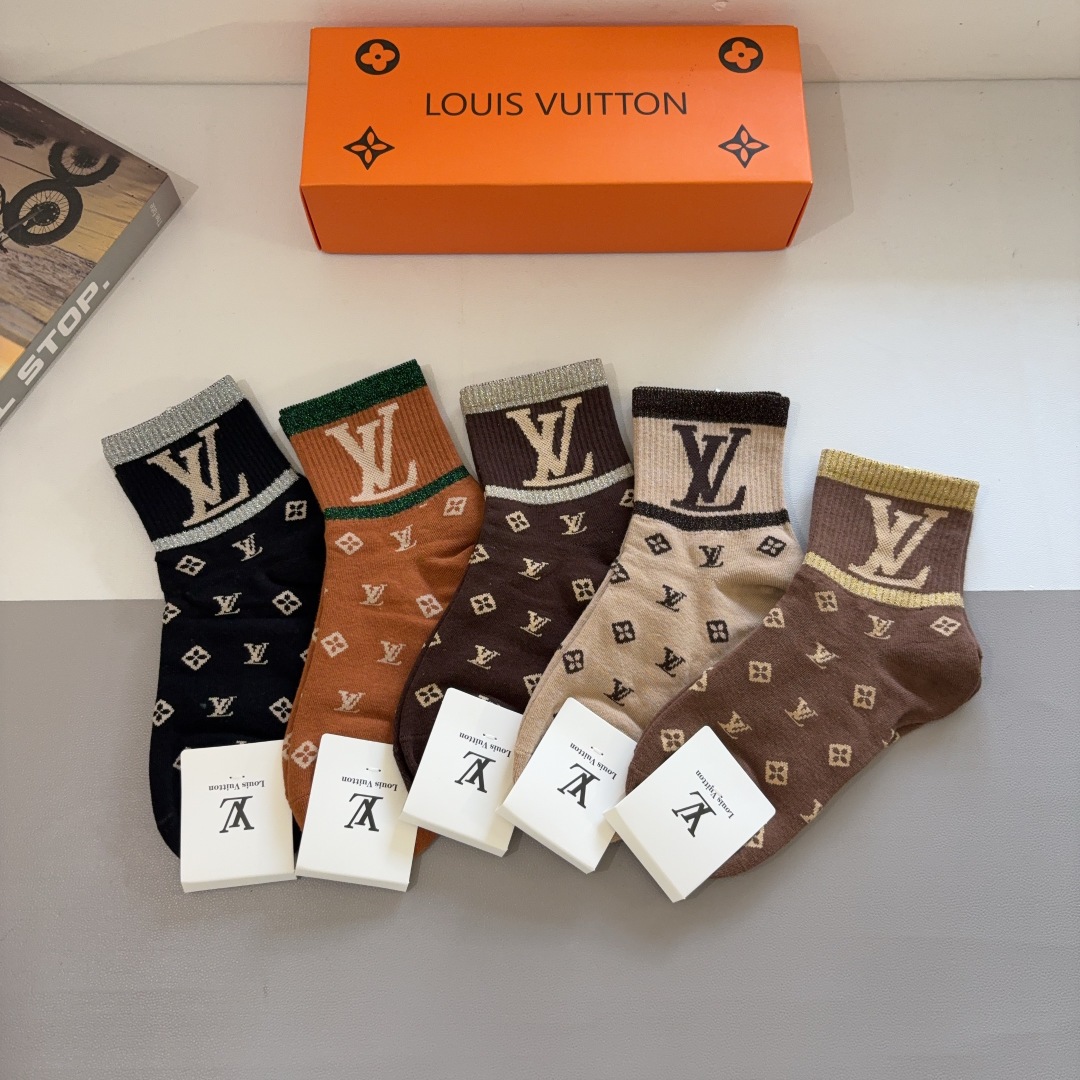 配包装（一盒5双） 🌟 LV 路易威登 超火爆小单品，纯棉面料，潮人必备 爆款，经典字母logo中筒袜，