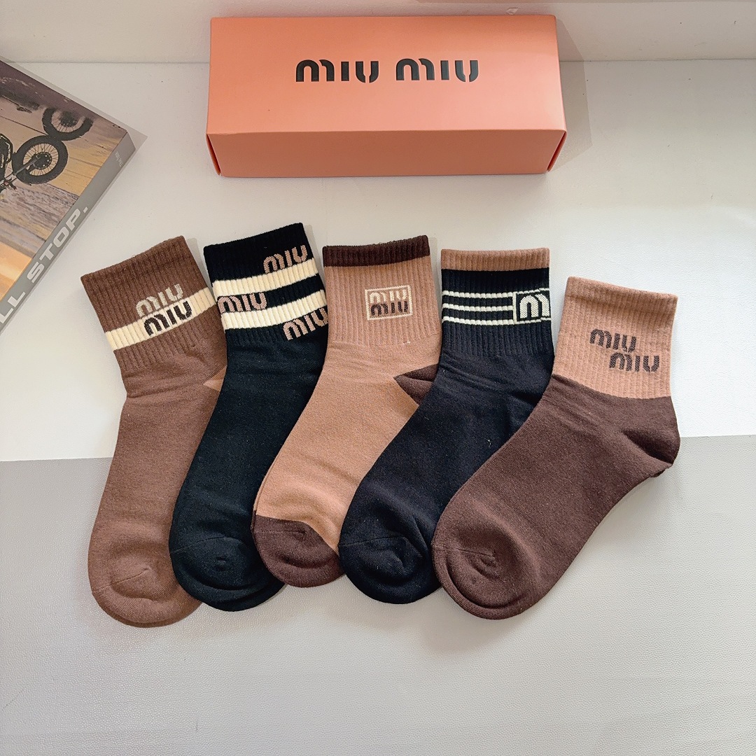 配包装（一盒5双） miumiu （缪缪）新款中筒男款袜子，纯棉面料，潮人必备 ，经典字母 个性时尚百搭