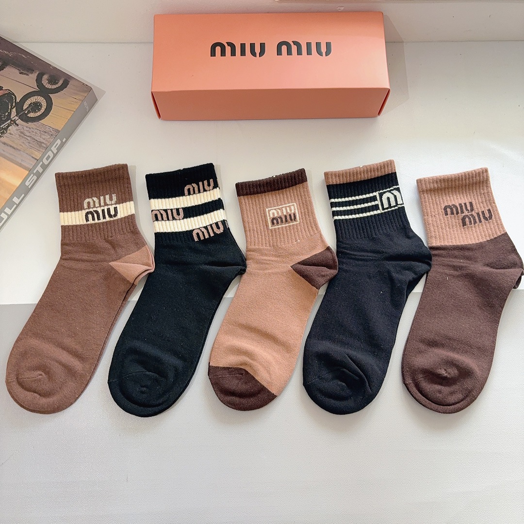 配包装（一盒5双） miumiu （缪缪）新款中筒男款袜子，纯棉面料，潮人必备 ，经典字母 个性时尚百搭
