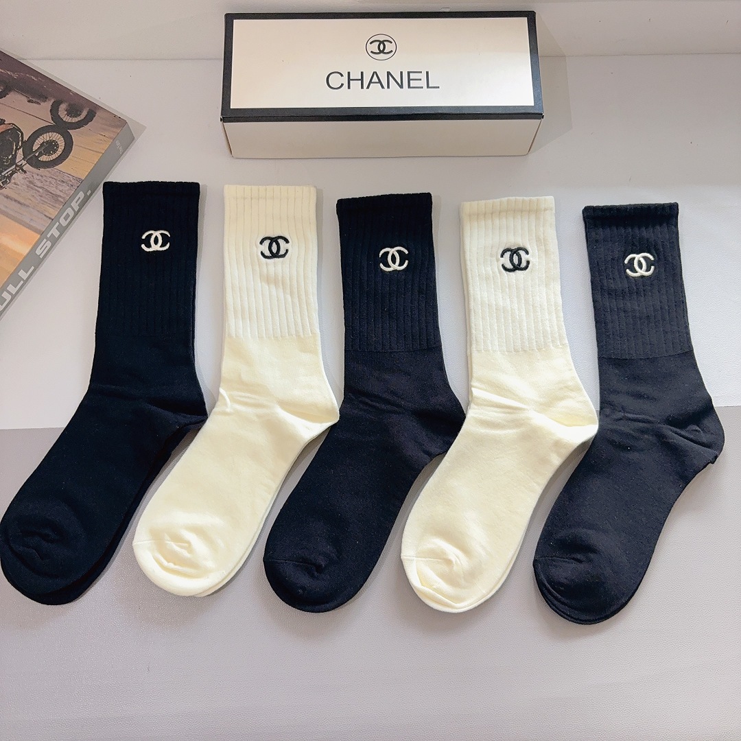 配包装（一盒5双）CHANEL 香奈儿 新款长筒刺绣纯棉面料，专柜同步长筒袜子，💛大牌出街，潮人必备🔥超